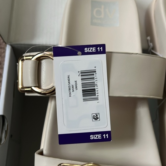 NIB DV Dolce Vita Women's Footbed Sandal Women's Cream Sandals with Gold Accents - Picture 5 of 6